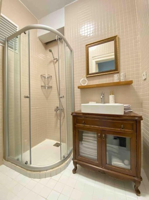 Daire Charming Historical In Galata *